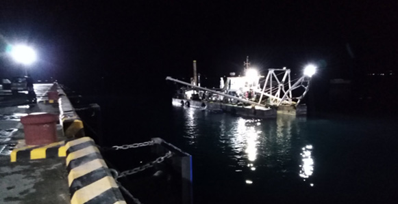 dredging-by-night03